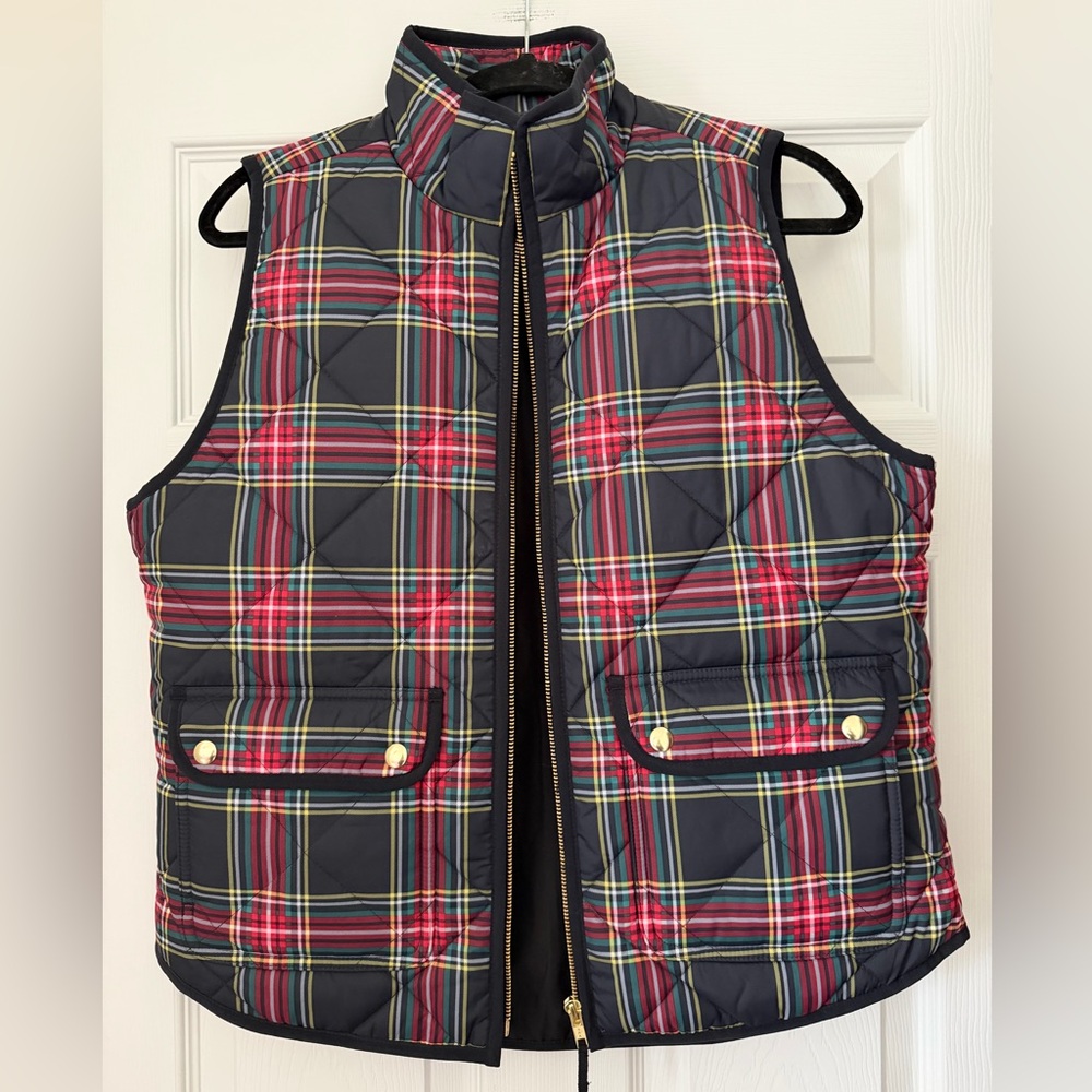 J Crew medium Classic Stewart Tartan Plaid Puffer Vest With Snap Pockets zip up